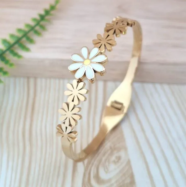 Personalized Titanium Steel Flower Bracelet for Women – Stylish Stainless Steel Jewelry