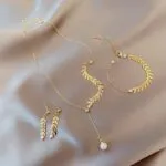 Golden Leaf Pearl Jewellery Set – 4 Pieces (Necklace, Bracelet, Earrings, Pearl Chain)