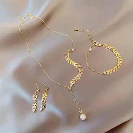 Golden Leaf Pearl Jewellery Set – 4 Pieces (Necklace, Bracelet, Earrings, Pearl Chain)