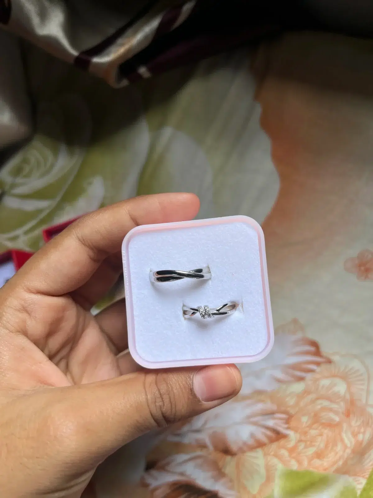 Minimalist Silicon Couple Ring Set with Gift Box – Durable & Stylish Unisex Bands for Couples - Image 3